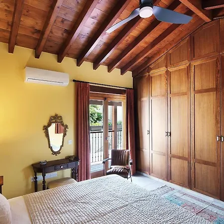 Case de vacanță Kantara House - A Rural Retreat Of Comfort & Class! Arsos